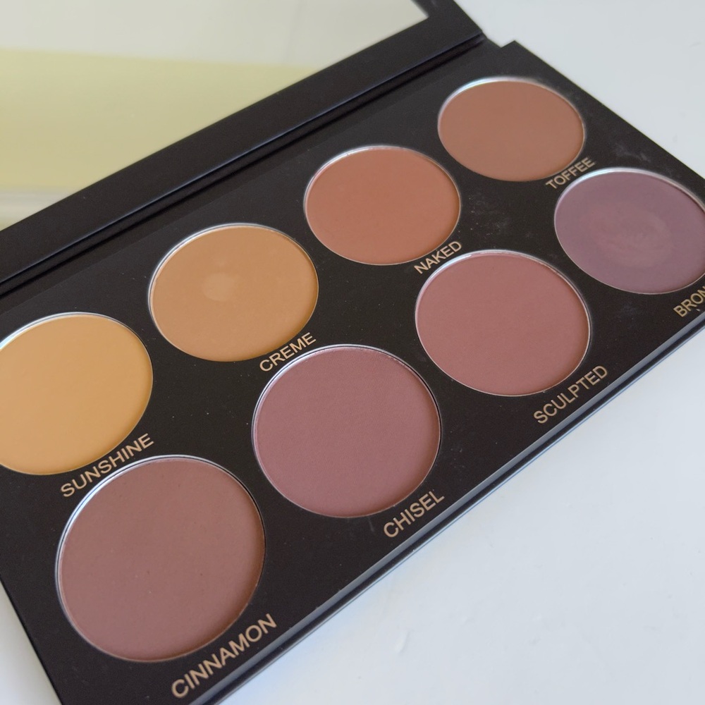 KAB Cosmetics Bronzer & Contour Palette - Black - Picture 2 of 6